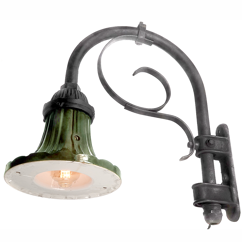 Traditional Early Arched Arm Flower Form Street Light